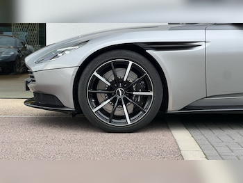 Used Aston Martin DB11 2022 for sale - 76951272: Photo