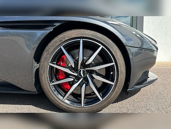 Used Aston Martin DB11 2021 for sale - 79010689: Photo