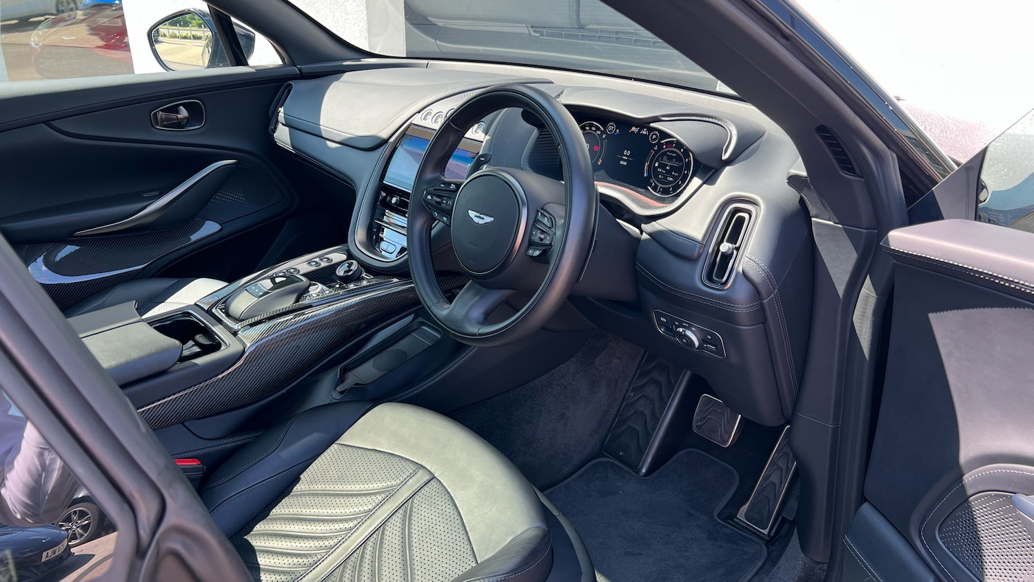 Used Aston Martin DBX 2024 for sale - 76884721: Photo 3