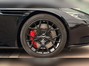 Used Aston Martin DB11 2018 for sale - 78545572: Photo
