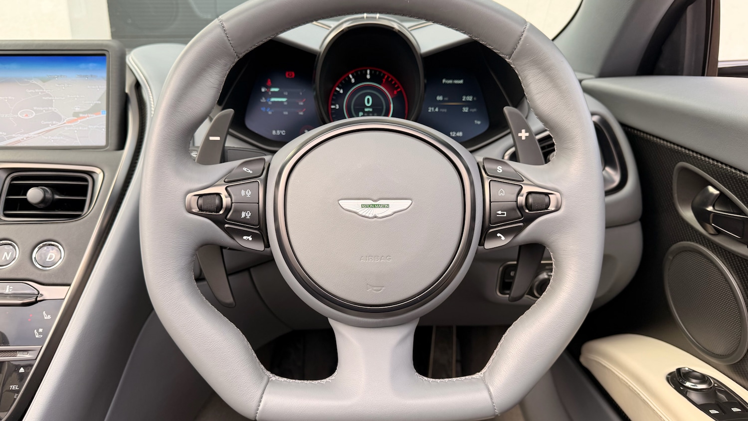 Used Aston Martin DBS 2021 for sale - 76712337: Photo 11