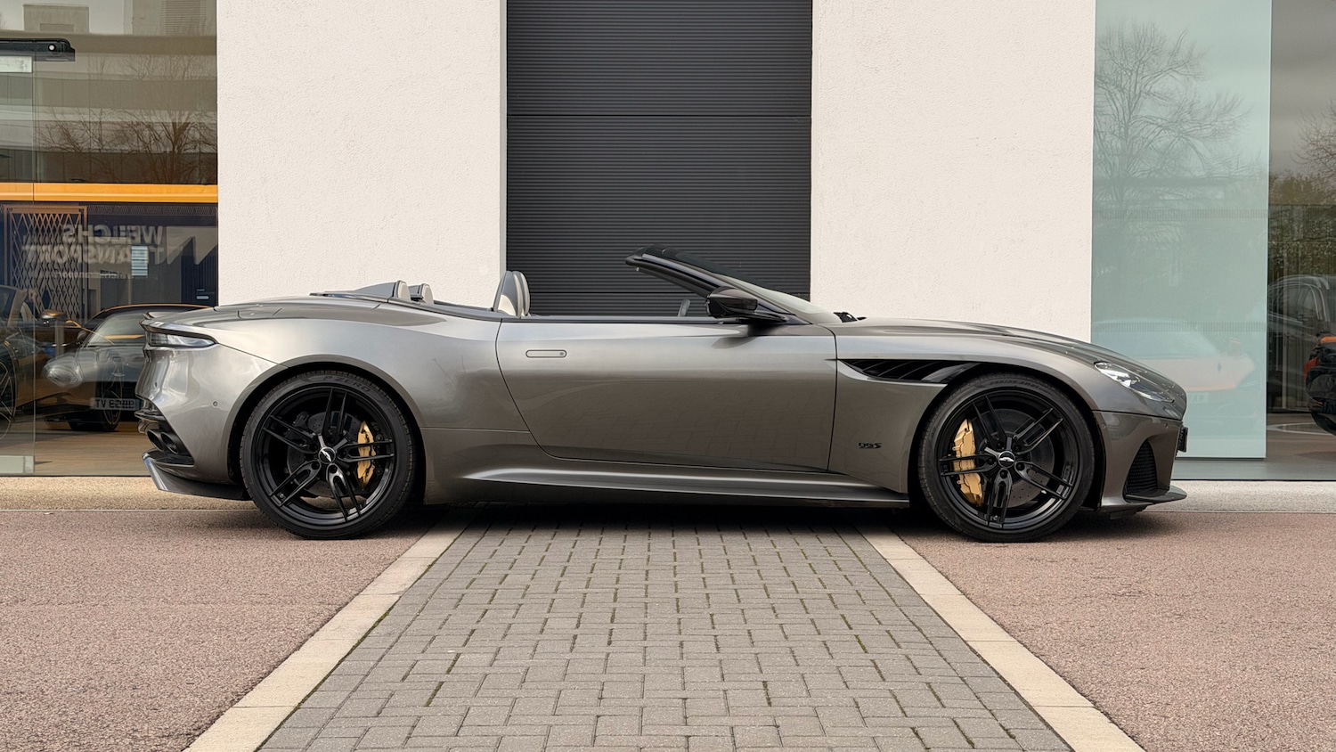 Used Aston Martin DBS 2021 for sale - 76712337: Photo 15