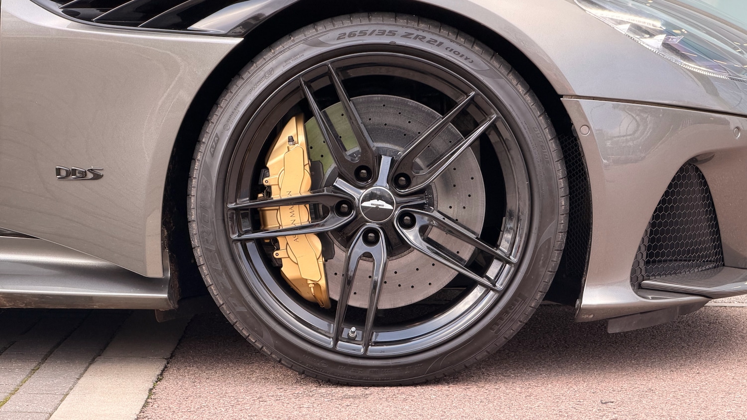 Used Aston Martin DBS 2021 for sale - 76712337: Photo 16