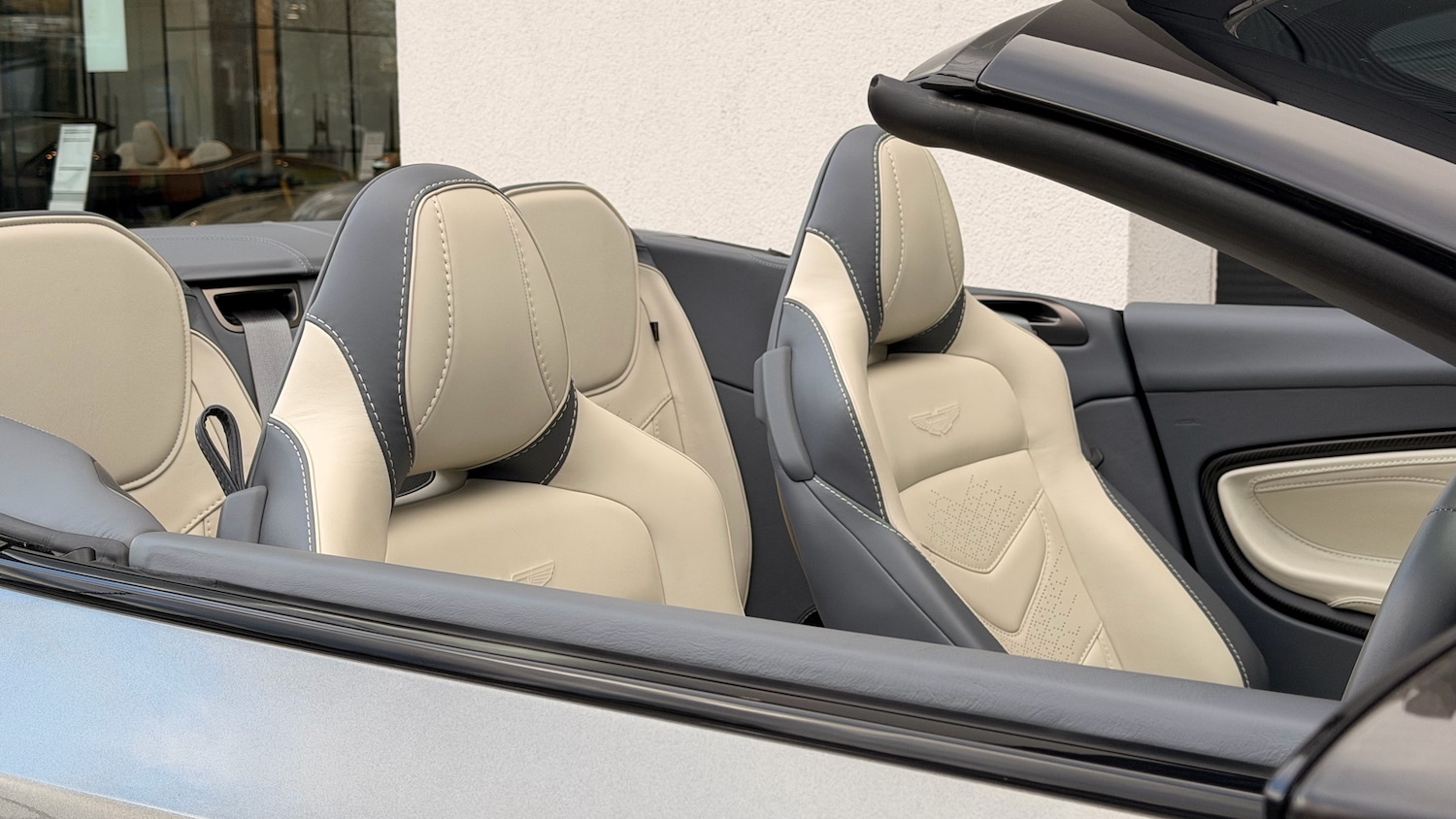 Used Aston Martin DBS 2021 for sale - 76712337: Photo 17