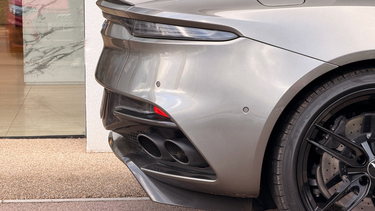 Used Aston Martin DBS 2021 for sale - 76712337: Photo 18