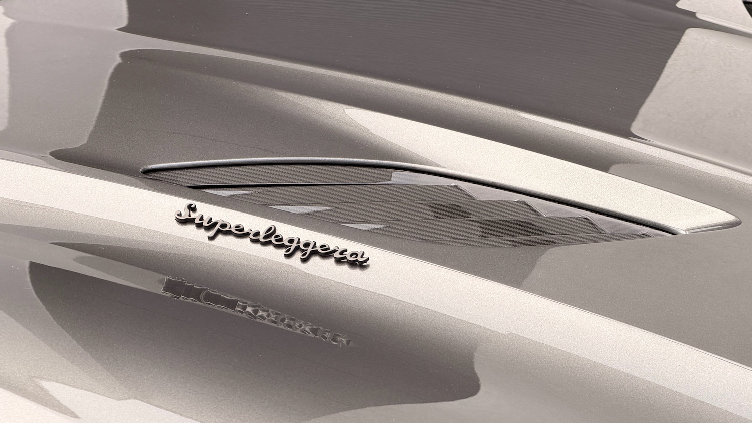 Used Aston Martin DBS 2021 for sale - 76712337: Photo 21