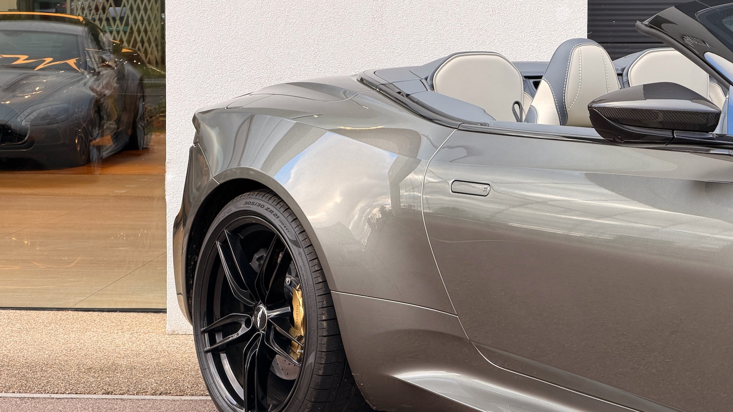 Used Aston Martin DBS 2021 for sale - 76712337: Photo 24