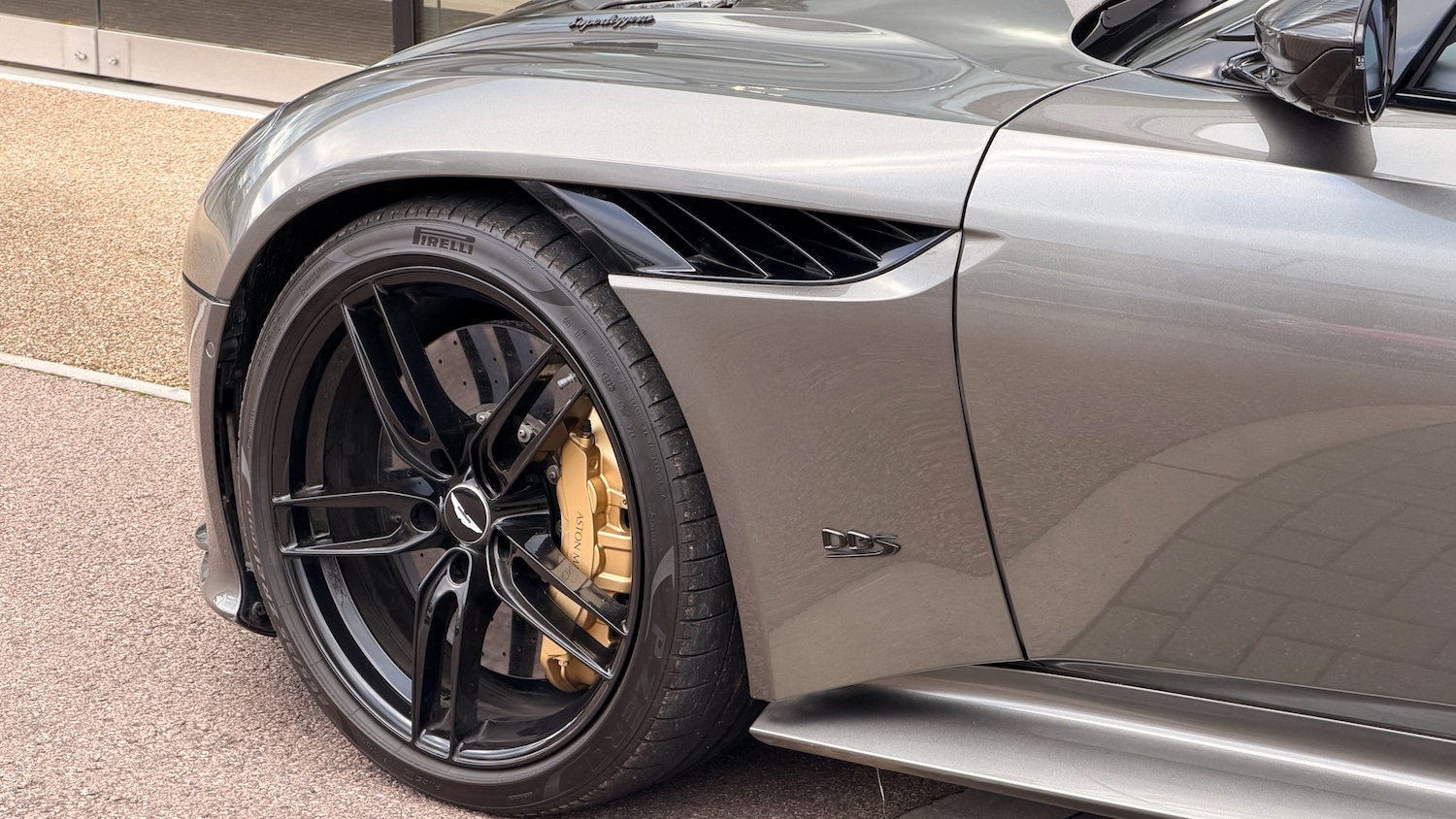 Used Aston Martin DBS 2021 for sale - 76712337: Photo 9