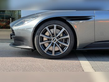 Used Aston Martin DB11 2019 for sale - 75530200: Photo