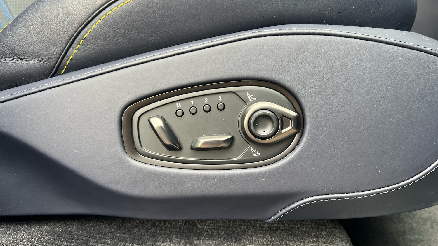 Used Aston Martin DBX 2025 for sale - 77937734: Photo 19