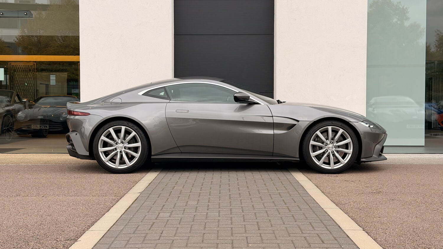 Used Aston Martin Vantage 2019 for sale - 76082125: Photo 15
