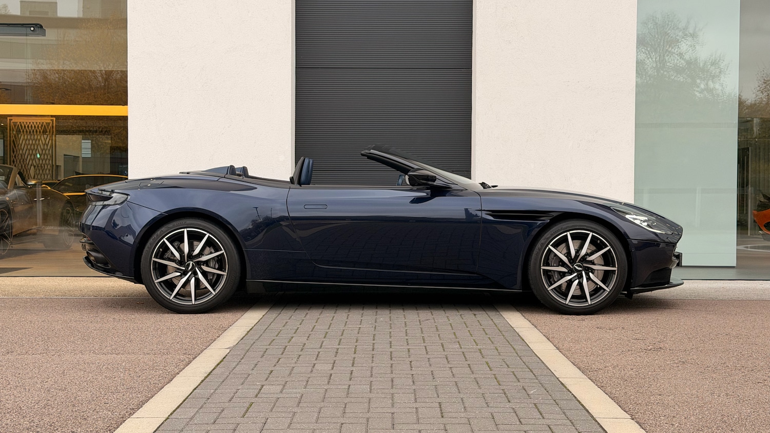 Used Aston Martin DB11 2018 for sale - 76257866: Photo 19