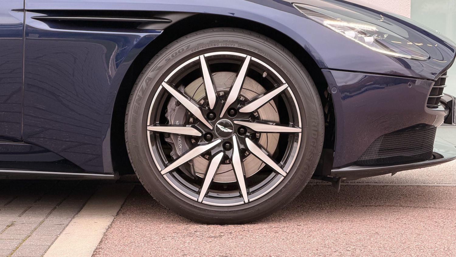 Used Aston Martin DB11 2018 for sale - 76257866: Photo 21