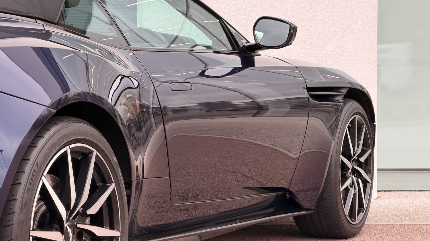 Used Aston Martin DB11 2018 for sale - 76257866: Photo 22