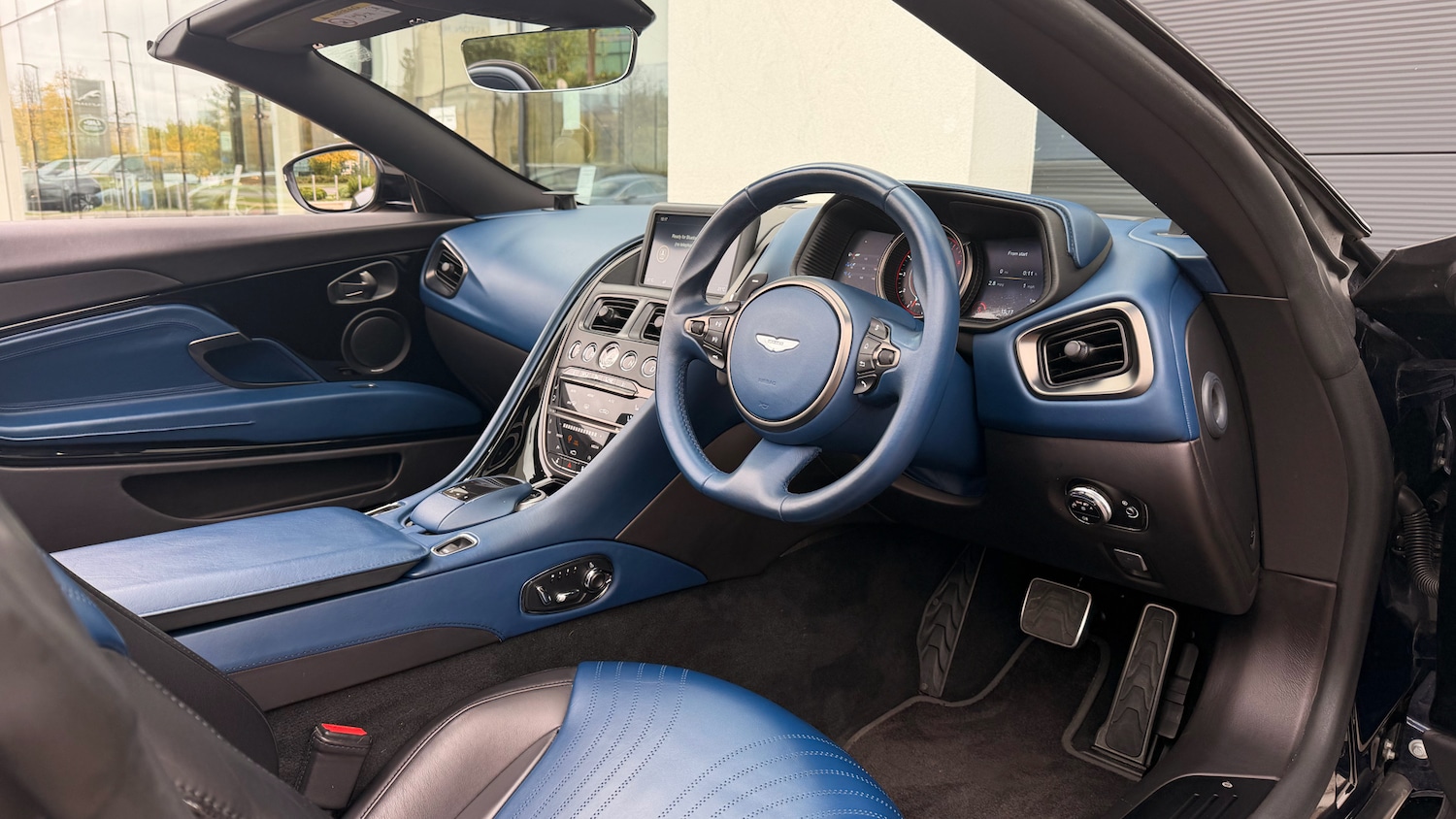 Used Aston Martin DB11 2018 for sale - 76257866: Photo 3