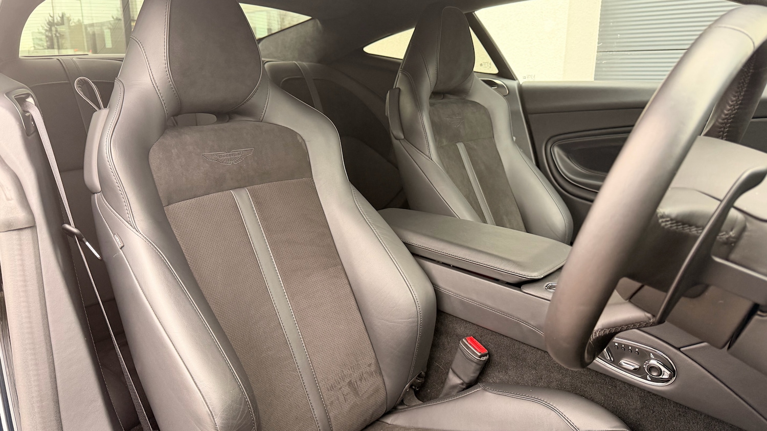 Used Aston Martin DB11 2022 for sale - 76836823: Photo 12