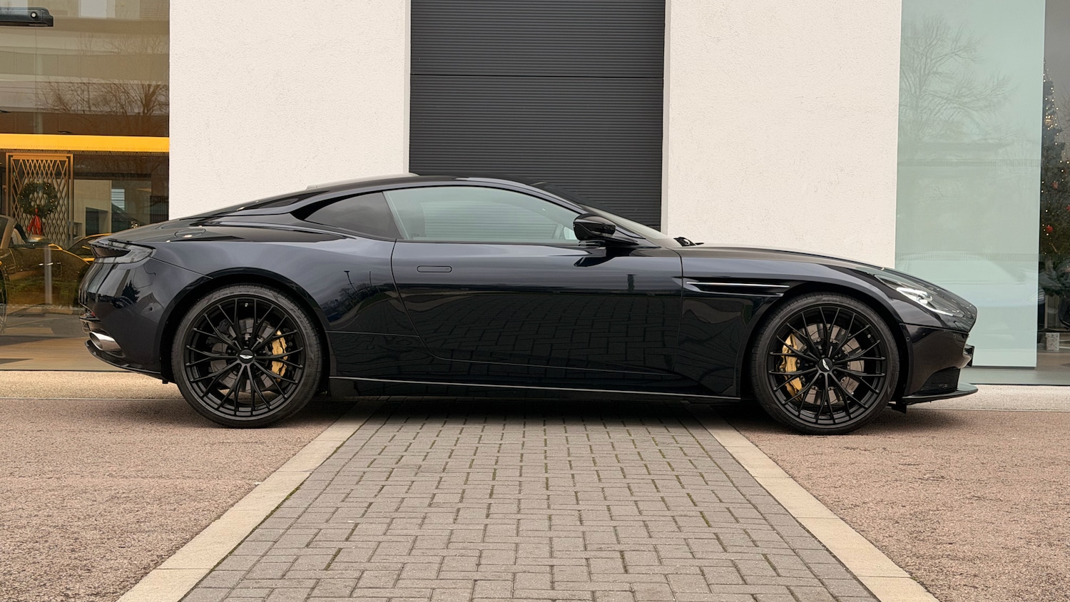 Used Aston Martin DB11 2022 for sale - 76836823: Photo 15