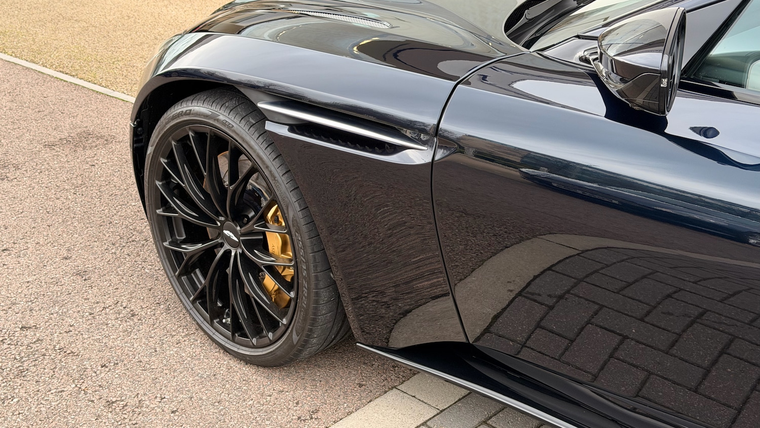 Used Aston Martin DB11 2022 for sale - 76836823: Photo 9