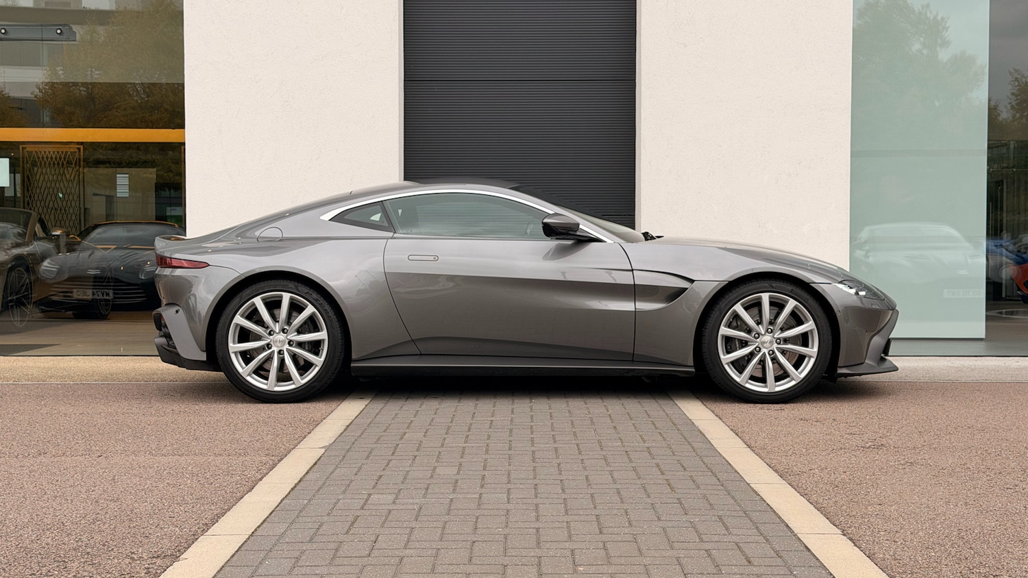 Used Aston Martin Vantage 2019 for sale - 76910975: Photo 15