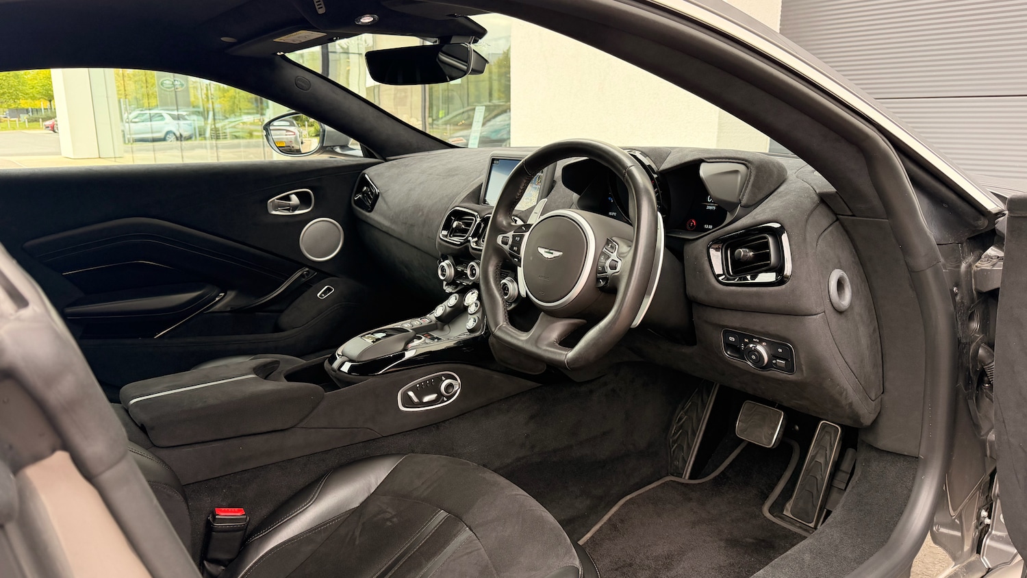 Used Aston Martin Vantage 2019 for sale - 76910975: Photo 3