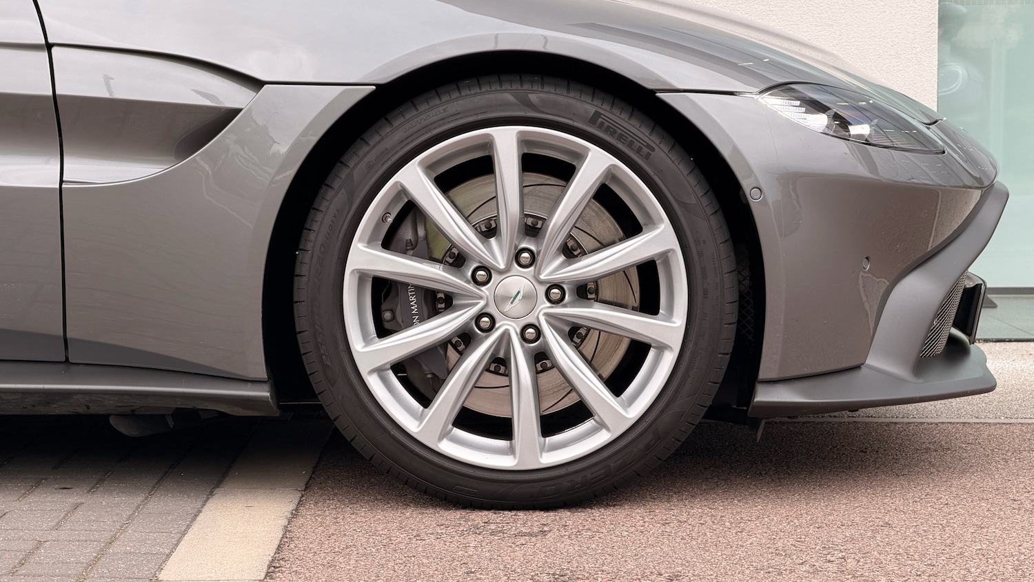 Used Aston Martin Vantage 2019 for sale - 76910975: Photo 4