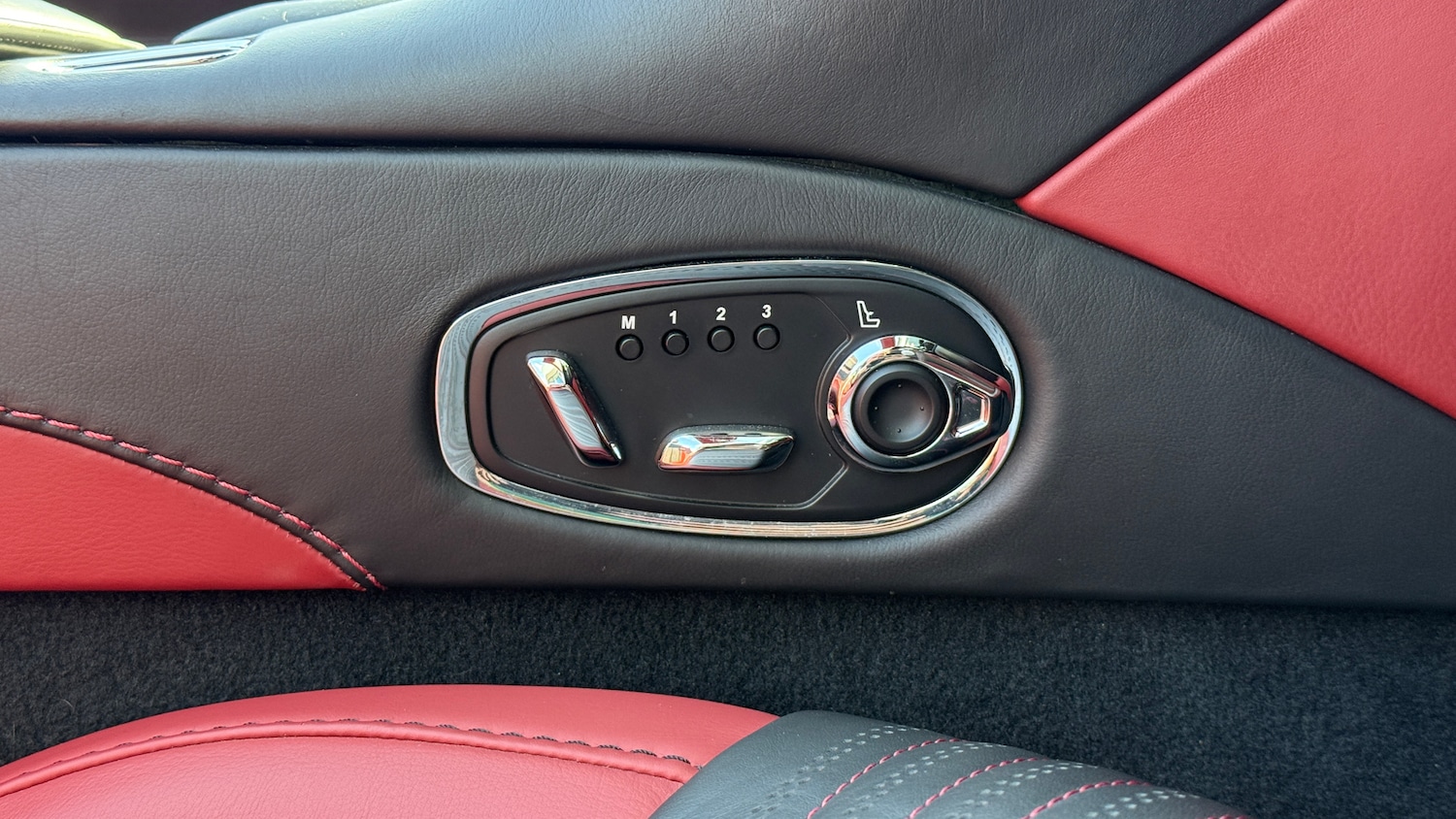 Used Aston Martin DB11 2018 for sale - 77303542: Photo 22