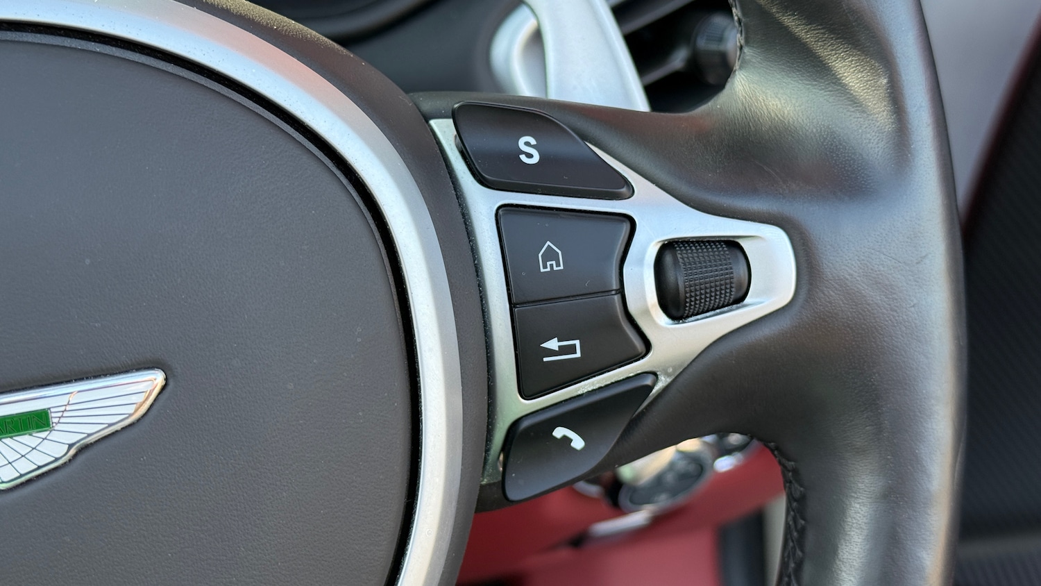 Used Aston Martin DB11 2018 for sale - 77303542: Photo 24