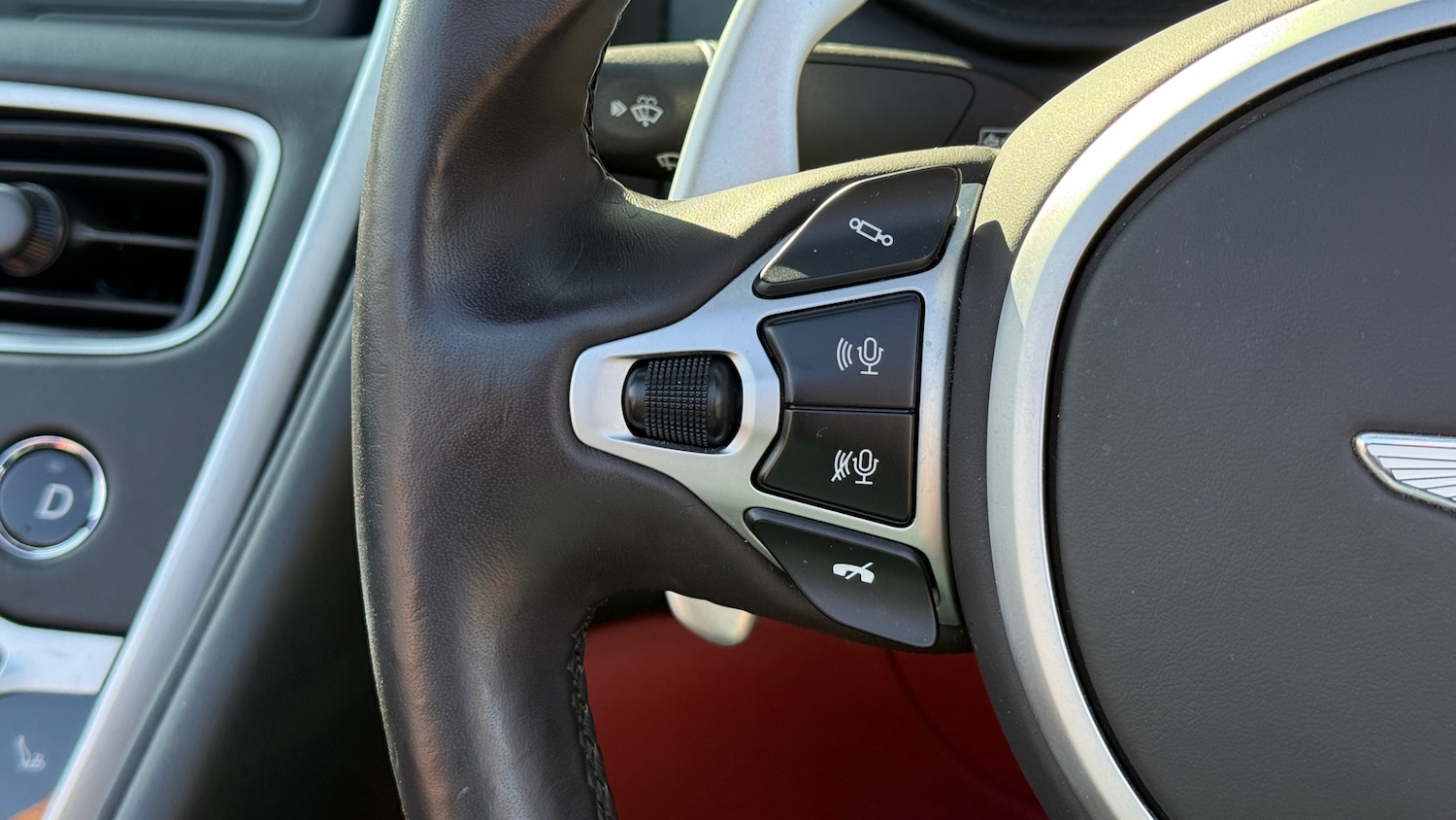 Used Aston Martin DB11 2018 for sale - 77303542: Photo 25