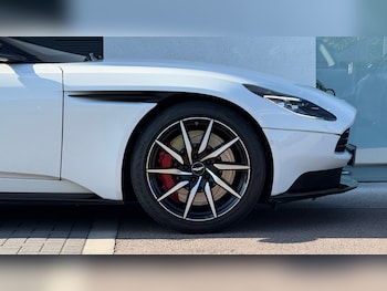Used Aston Martin DB11 2018 for sale - 77303542: Photo