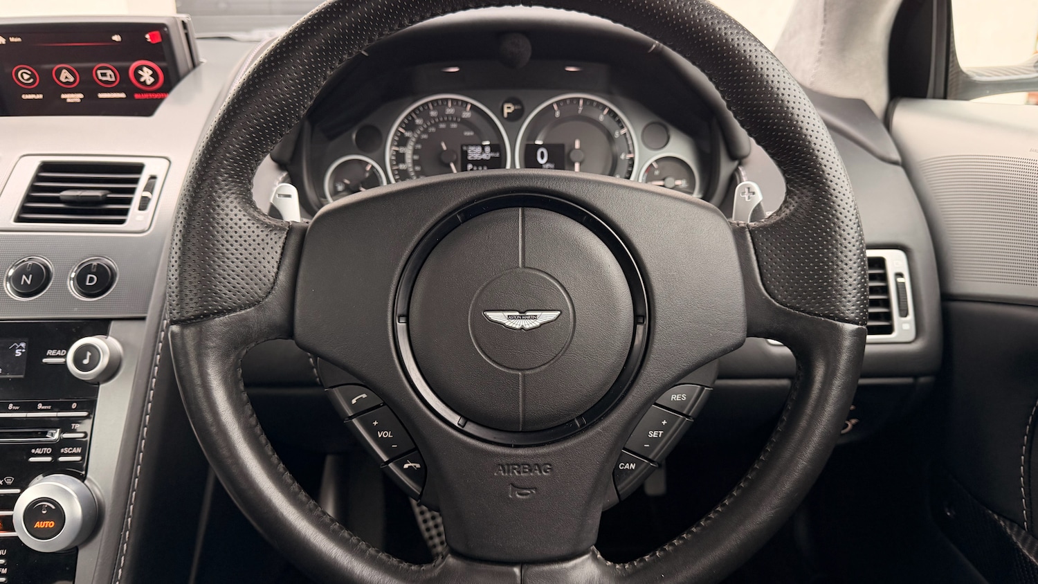 Used Aston Martin DBS 2010 for sale - 77329053: Photo 11