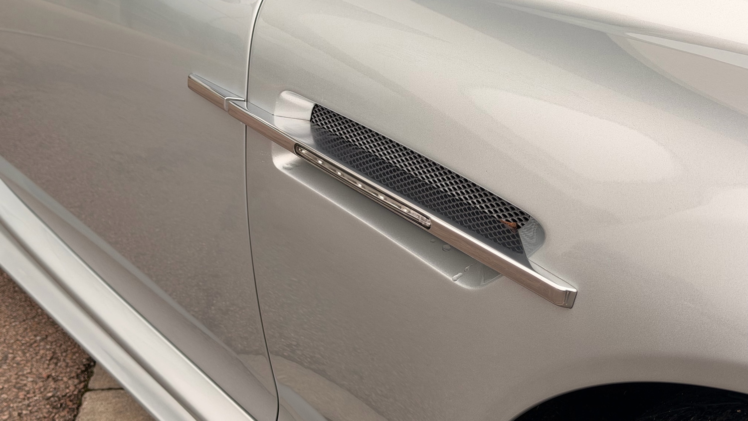 Used Aston Martin DBS 2010 for sale - 77329053: Photo 16