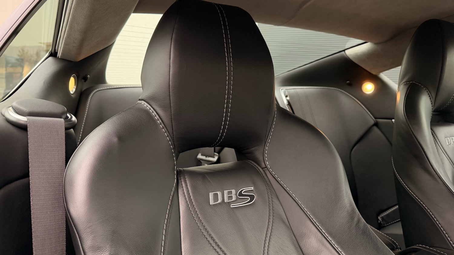 Used Aston Martin DBS 2010 for sale - 77329053: Photo 5