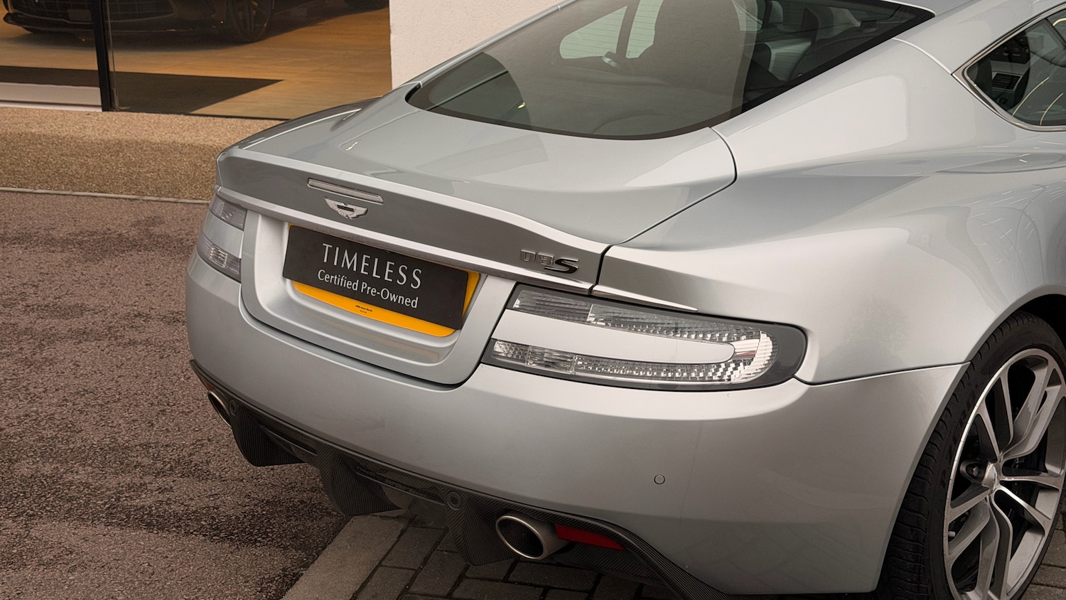 Used Aston Martin DBS 2010 for sale - 77329053: Photo 8