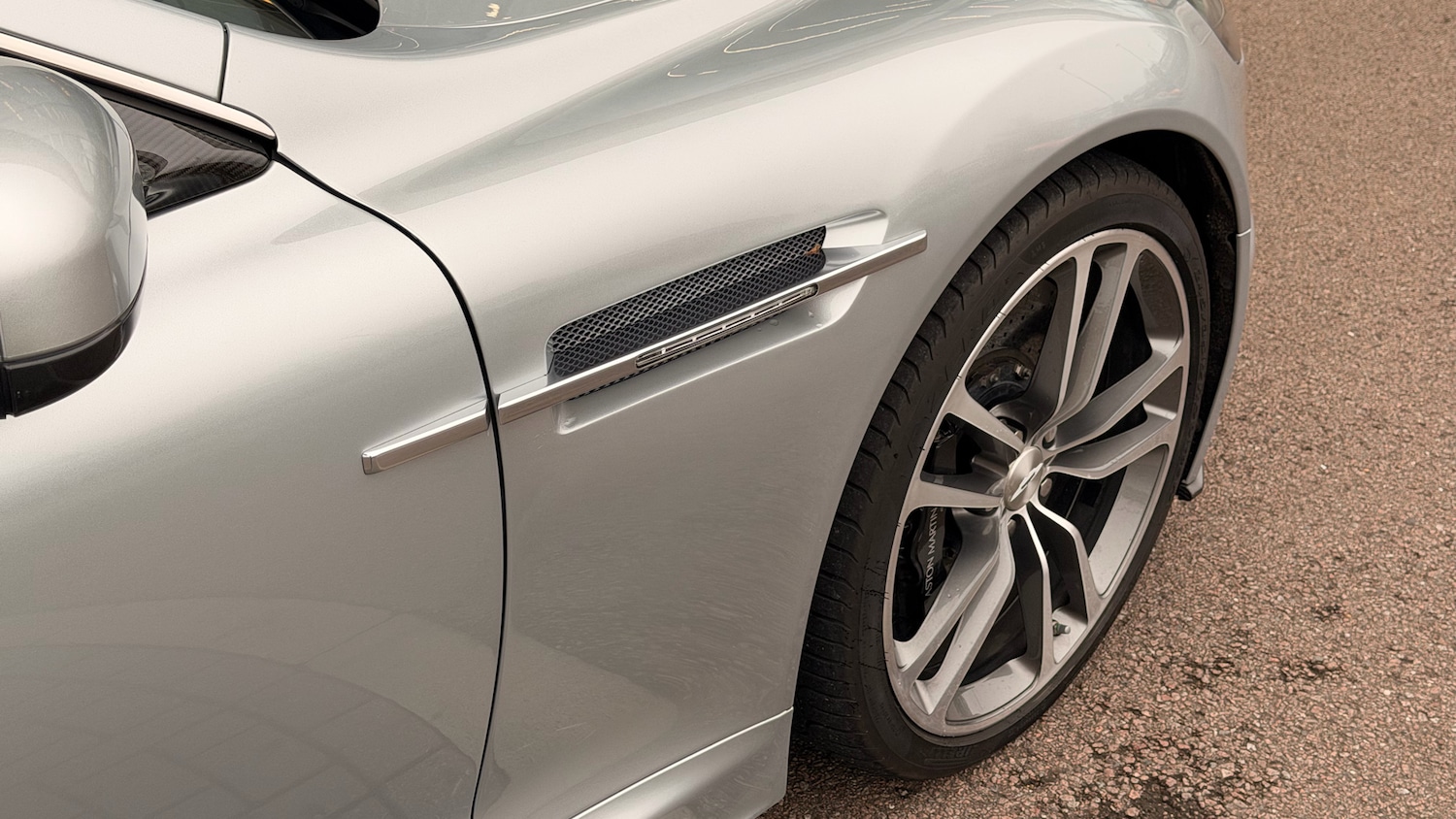 Used Aston Martin DBS 2010 for sale - 77329053: Photo 9