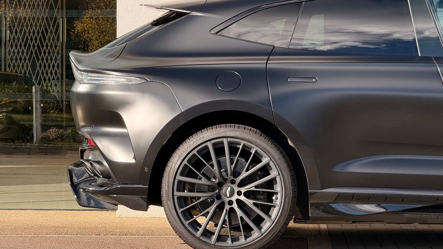 Used Aston Martin DBX 2022 for sale - 76334923: Photo 16