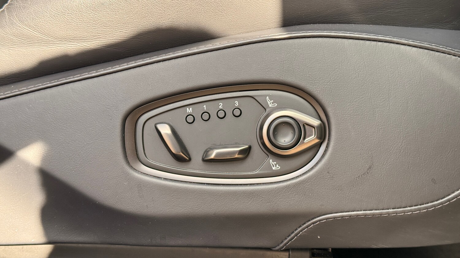 Used Aston Martin DBX 2022 for sale - 76334923: Photo 23