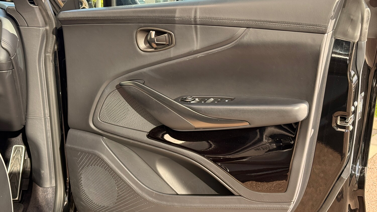 Used Aston Martin DBX 2022 for sale - 76334923: Photo 24