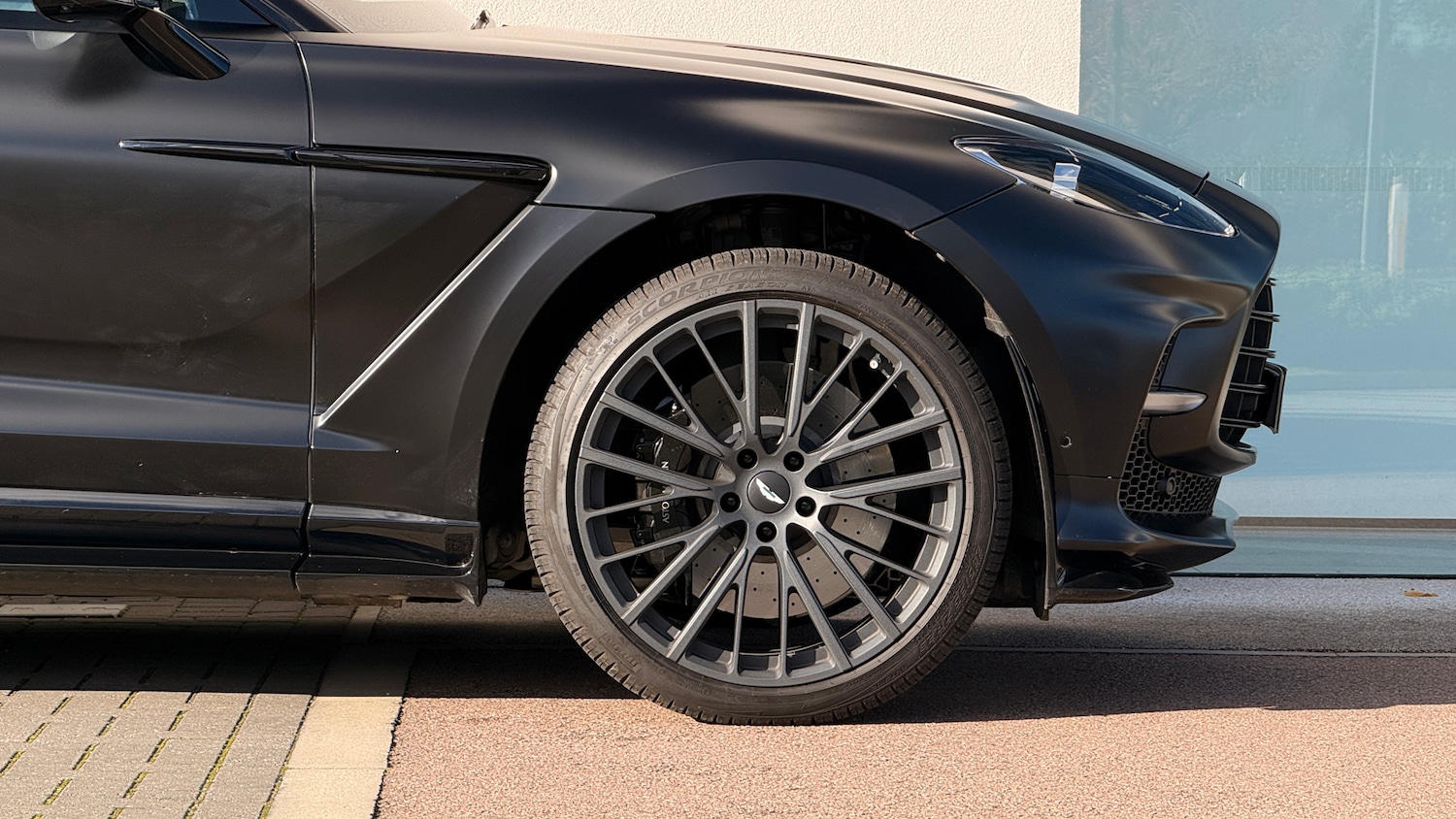 Used Aston Martin DBX 2022 for sale - 76334923: Photo 4