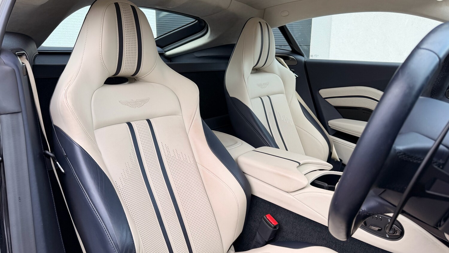 Used Aston Martin Vantage 2023 for sale - 77494623: Photo 12