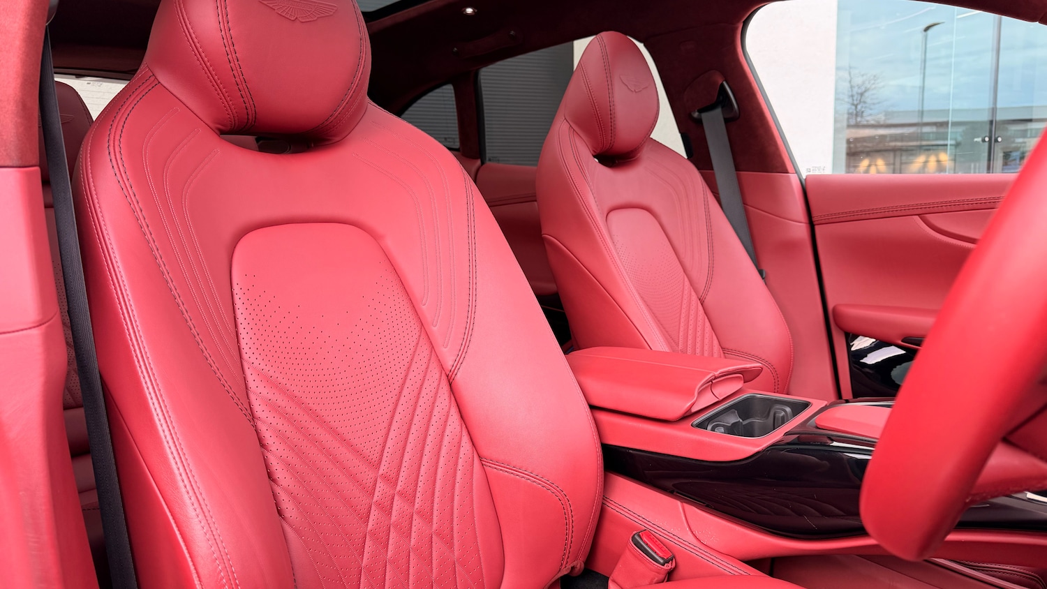 Used Aston Martin DBX 2022 for sale - 76470955: Photo 12