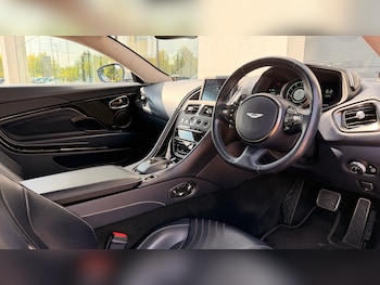 Used Aston Martin DB11 2017 for sale - 79423595: Photo