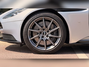 Used Aston Martin DB11 2017 for sale - 79423595: Photo