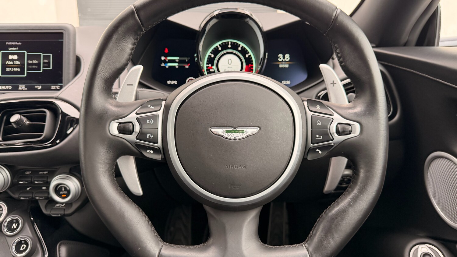 Used Aston Martin Vantage 2019 for sale - 76510584: Photo 11