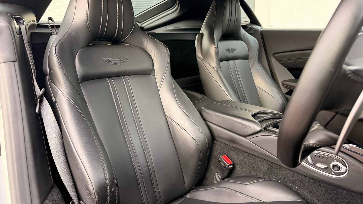 Used Aston Martin Vantage 2019 for sale - 76510584: Photo 12