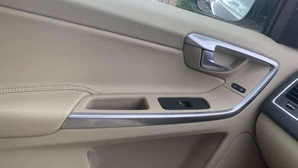 Used Volvo XC60 2017 for sale - 76228666: Photo 41