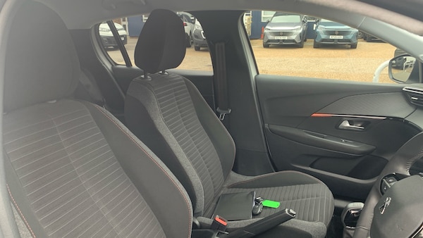 Used Peugeot 208 2022 for sale - 76216486: Photo 42