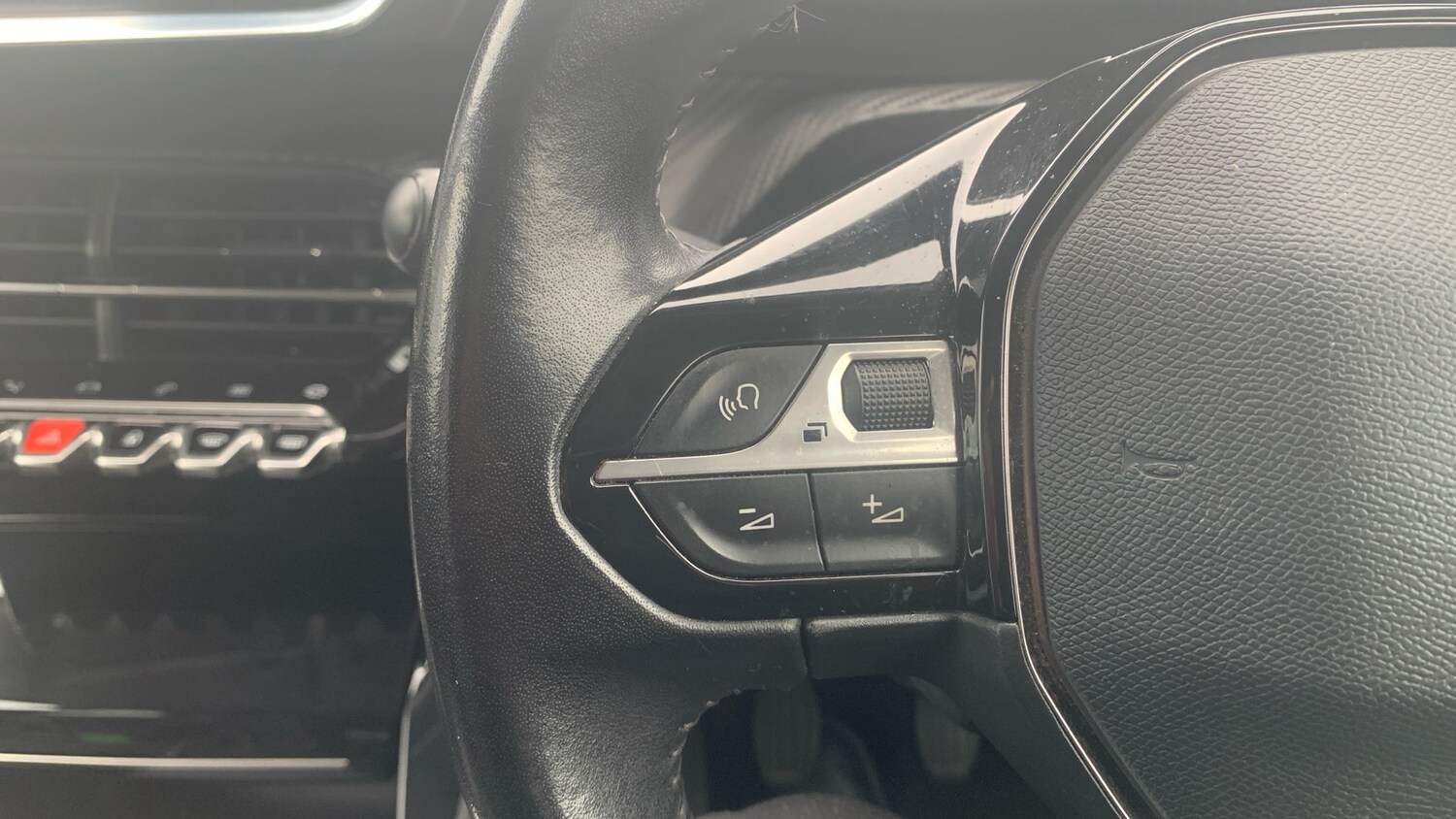 Used Peugeot 2008 2020 for sale - 76260936: Photo 23