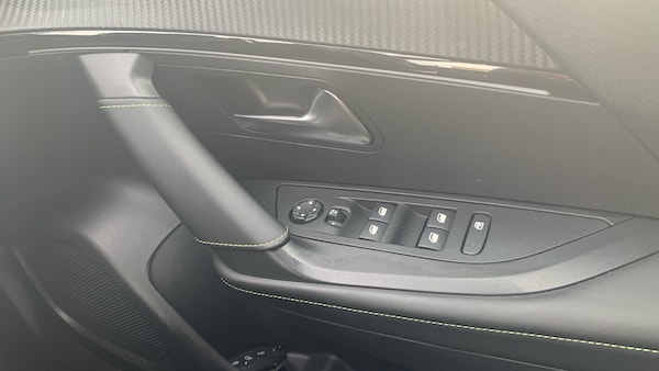 Used Peugeot 2008 2022 for sale - 76110295: Photo 22