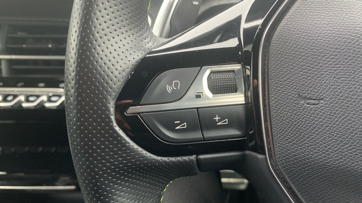 Used Peugeot 2008 2023 for sale - 76248411: Photo 23