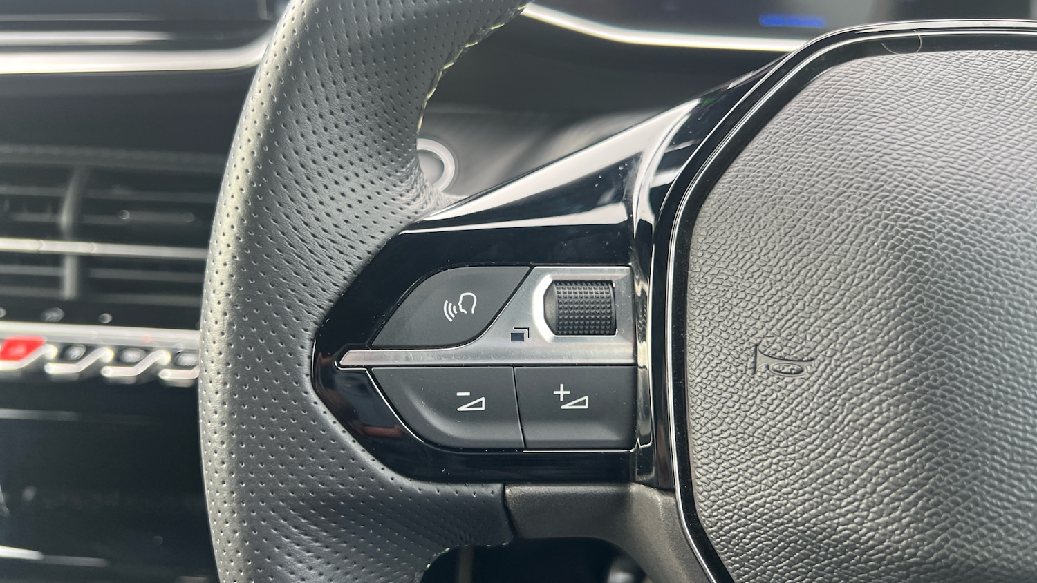 Used Peugeot 2008 2025 for sale - 76410178: Photo 23